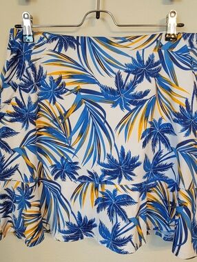 TAIL Women’s Medium Skort Skirt Athletic Tropical Palms White Blue Golf